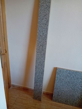 Piezas de imitación mármol.