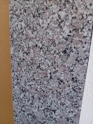 Piezas de imitación mármol.