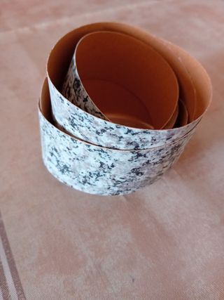 Piezas de imitación mármol.