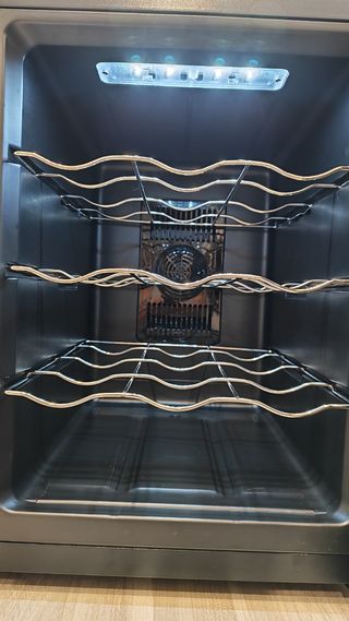 Nevera de vinos Cecotec