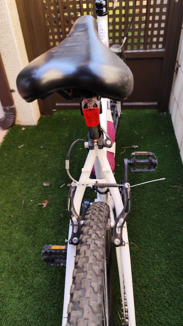 BICICLETA MONTAÑA NIÑA CASCO INCLUIDO