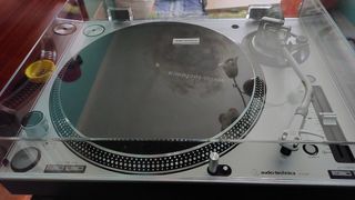2 PLATOS AUDIO-TECHNICA AT-LP 140XP