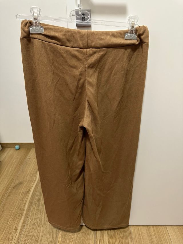 completo color marroncino