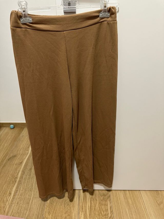 completo color marroncino