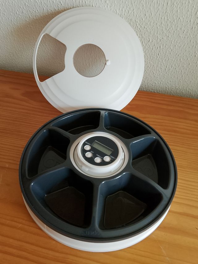 Comedero automático mascotas programable.