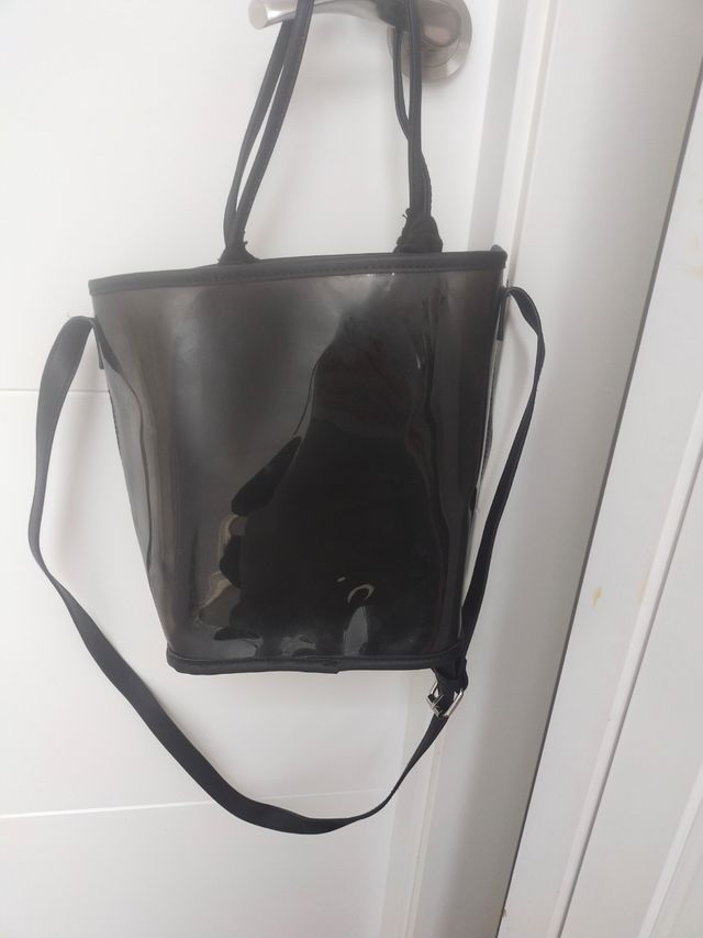 Dos bolsos negros ,uno nuevo y otro usad