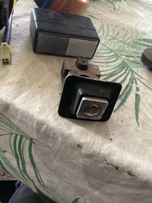 Fechadura de assento Vespa