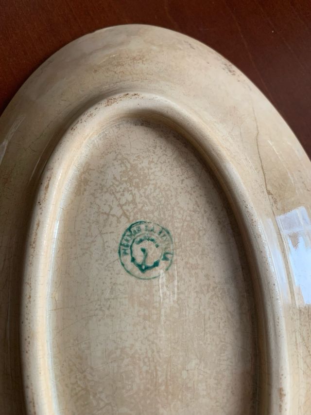 Pequeña fuente de cerámica. Antigua