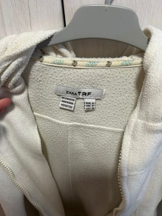 Chaqueta polar blanca/ crema