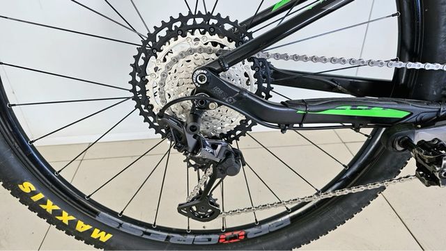 Bicicleta montaña doble suspension Btt