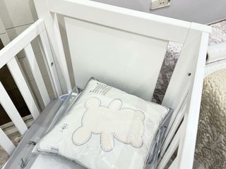 Cuna blanca y accesorios