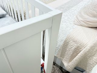 Cuna blanca y accesorios