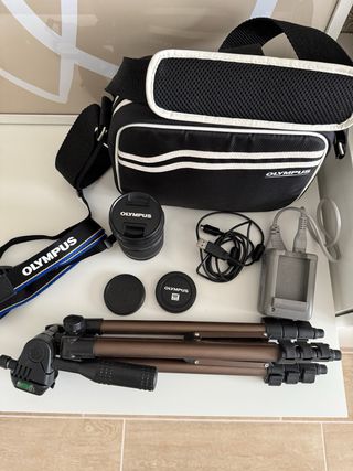 CÁMARA OLYMPUS OMD EM10 Mark II  2 OBJETIVOS  ACCE