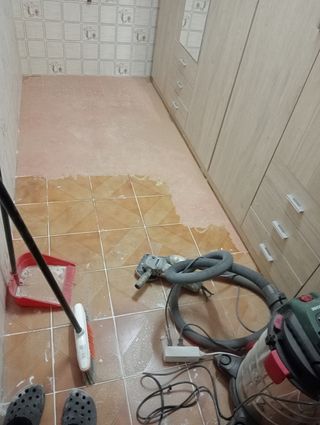 Tavolo in resina epossidica porcellanata