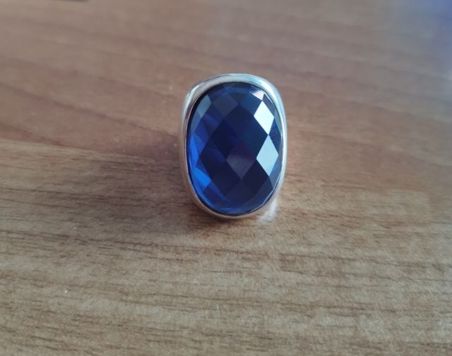 Anillo ancho de plata piedra azul