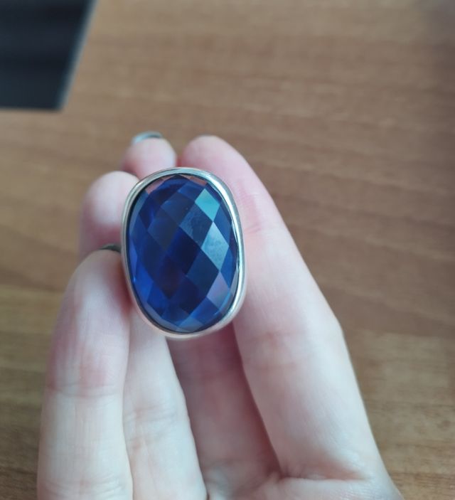 Anillo ancho de plata piedra azul