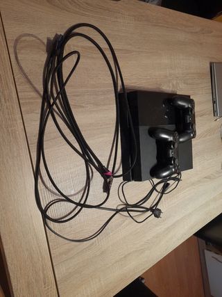 Ps4 fat 1 t + 2 mandos + cables