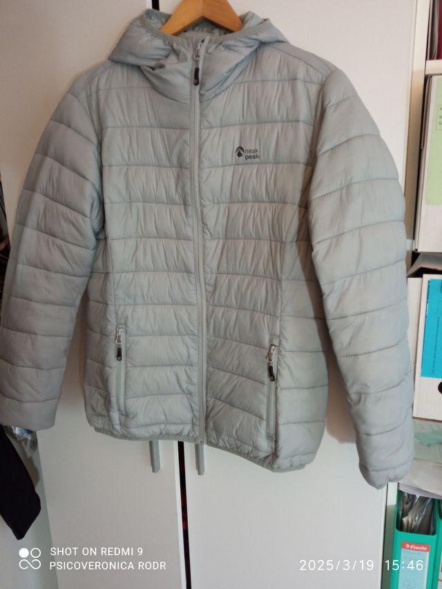 Chaqueta acolchada señora gris perla con gorro