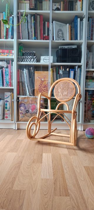 Mecedora de mimbre infantil