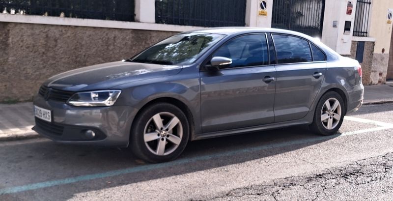 Volkswagen Jetta 2014 - foto 1