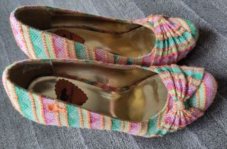 Zapatos de tacón y punta redonda estilo londinense