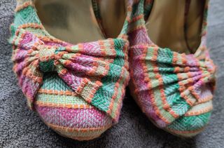 Zapatos de tacón y punta redonda estilo londinense
