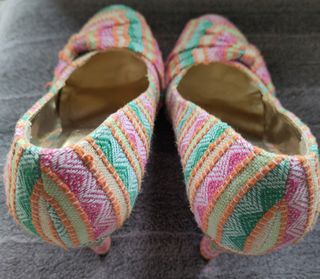 Zapatos de tacón y punta redonda estilo londinense