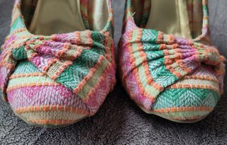 Zapatos de tacón y punta redonda estilo londinense