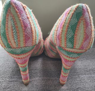 Zapatos de tacón y punta redonda estilo londinense