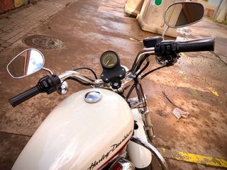 Moto Harley Davidson Sportster Superlow 883