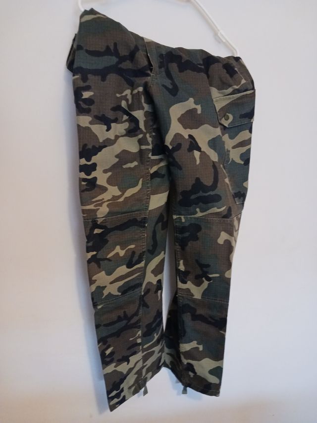 Pantalón militar de  caballero.
