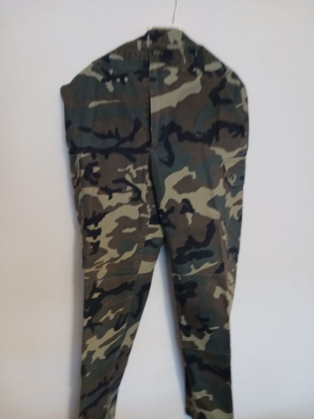 Pantalón militar de  caballero.