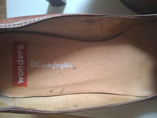 Zapatos de piel.  Wonders