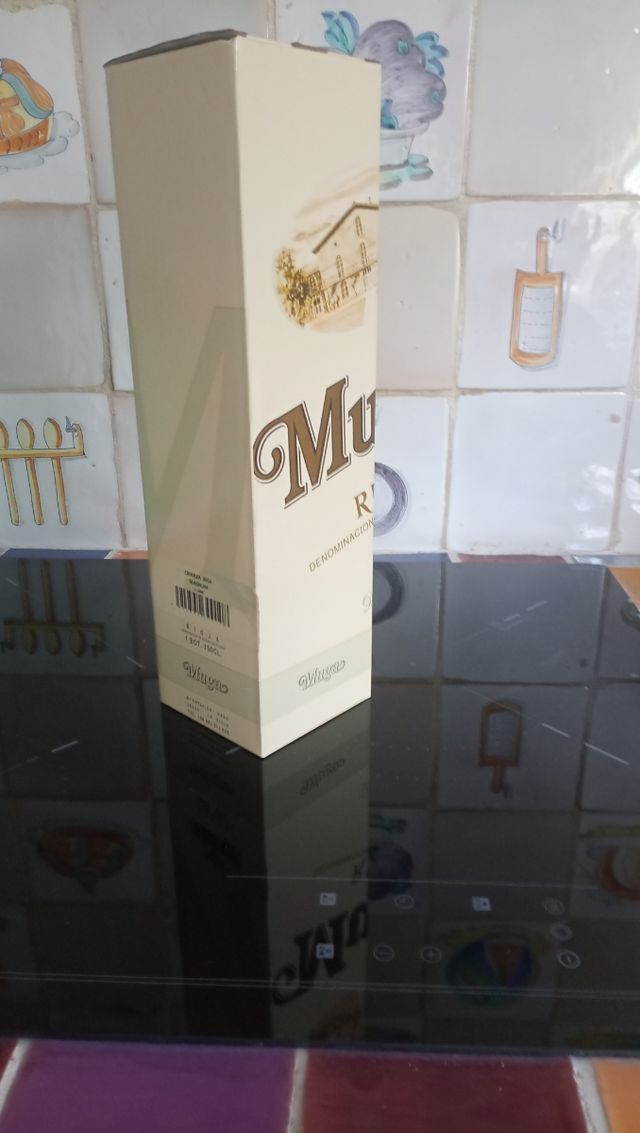 Scatola per bottiglie in cartone.