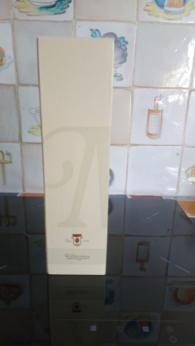 Scatola per bottiglie in cartone.