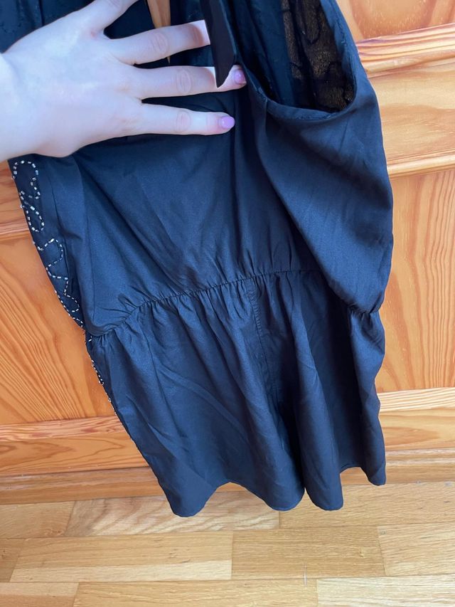 Mono corto con pedrería