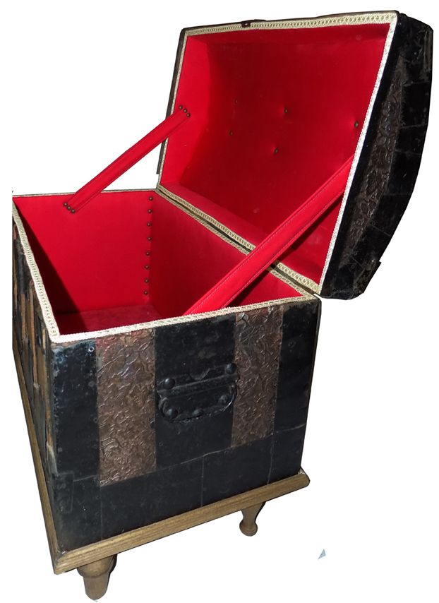 ANTIGUO COFRE-ARCÓN DE MADERA Y CHAPA DEL SIGLO X