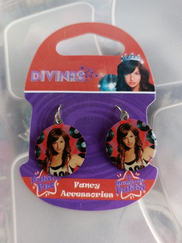 Pendientes y parches populares y divinas patito fe