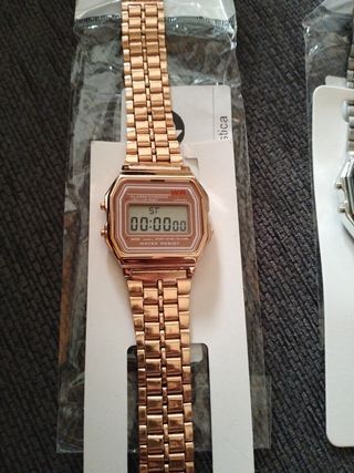 2 relojes nuevos,uno plateado y otro dorado rosado