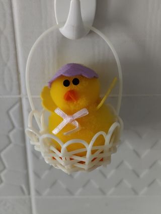 Decorazione pulcino pasquale in cestino 
