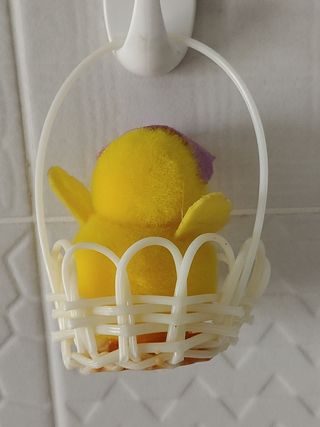 Decorazione pulcino pasquale in cestino 