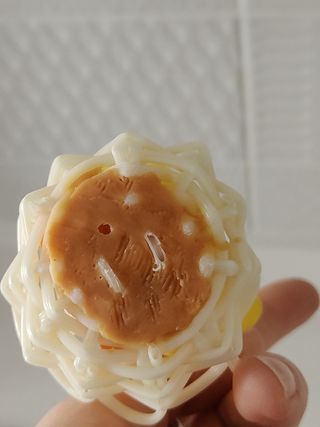 Decorazione pulcino pasquale in cestino 