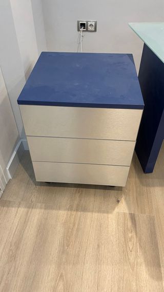 Mesa de Cristal con sus muebles