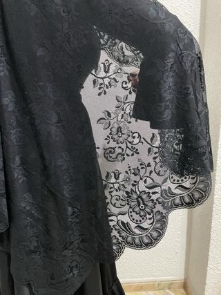 Mantilla de blonda negra