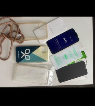 Apple iPhone 11 + accesorios