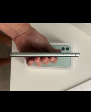 Apple iPhone 11 + accesorios