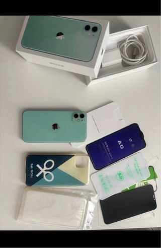 Apple iPhone 11 + accesorios