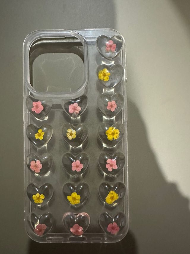 cover trasparente con decori in rilievo