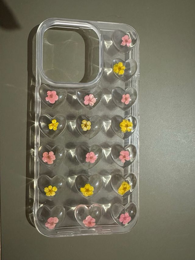 cover trasparente con decori in rilievo