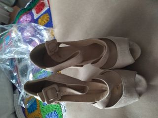 Taconazos de 11cm, beige, 5€